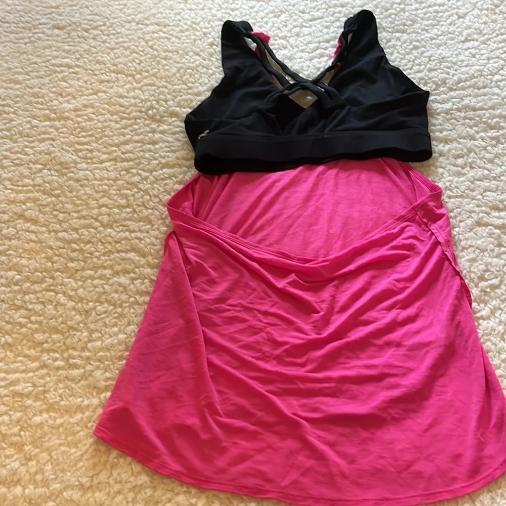 Fabletics pink tank with black bra - Picture 2 of 2